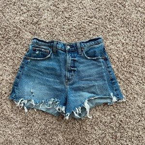 Abercrombie & Fitch 90s High Rise Cuttoff shorts.